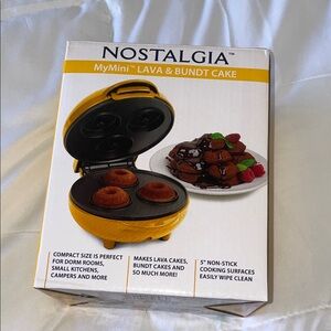 Nostalgia MyMini Yellow Cake Maker